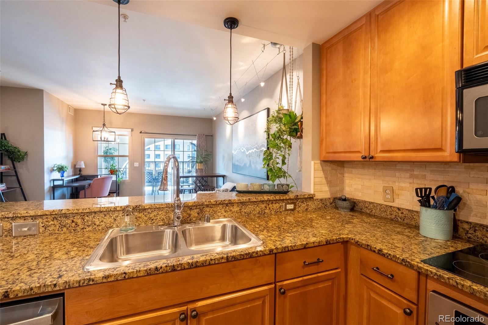 925 N Lincoln Street 6J-S