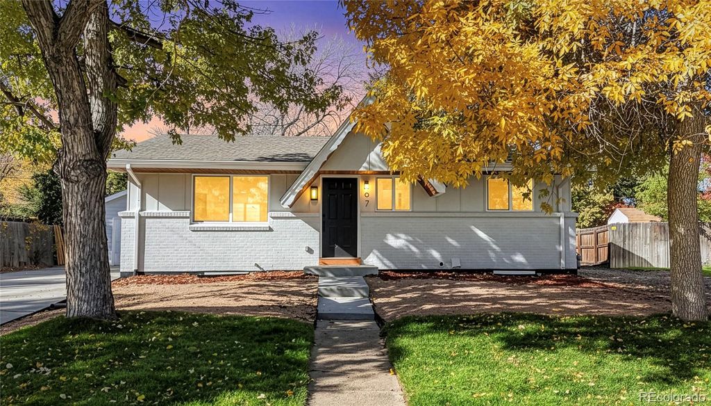 Photo of 367 S Queen Circle, Lakewood, CO 80226 (MLS # 4236859)