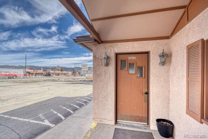 7610 W US Highway 50