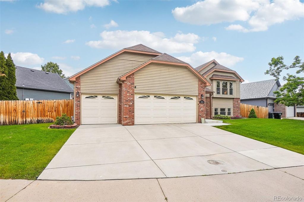 Photo of 12147 W Crestline Drive, Littleton, CO 80127 (MLS # 6825614)