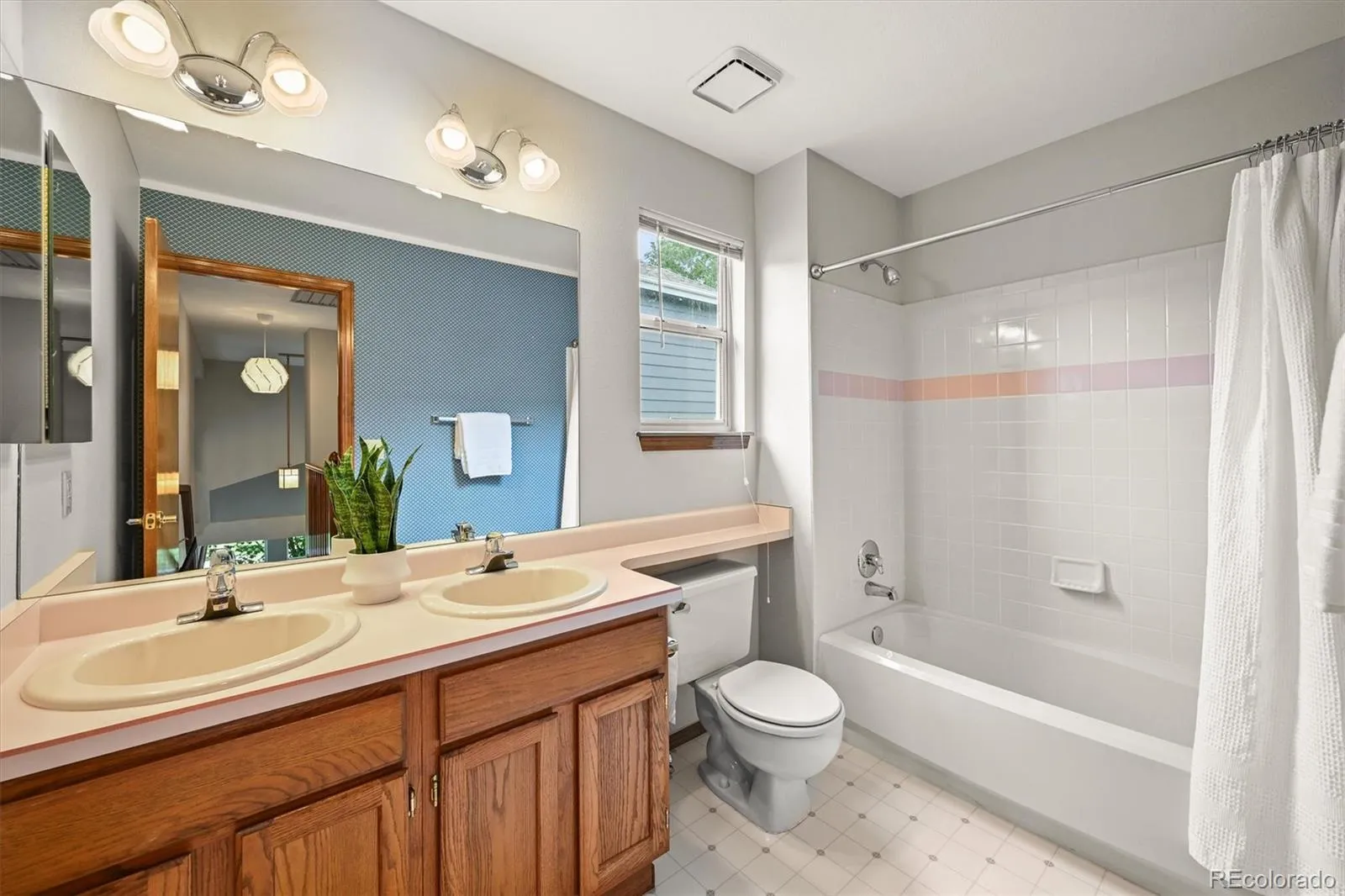 Broomfield, Colorado 80020, United States, 3 Bedrooms Bedrooms, ,3 BathroomsBathrooms,Residential,Active,146200