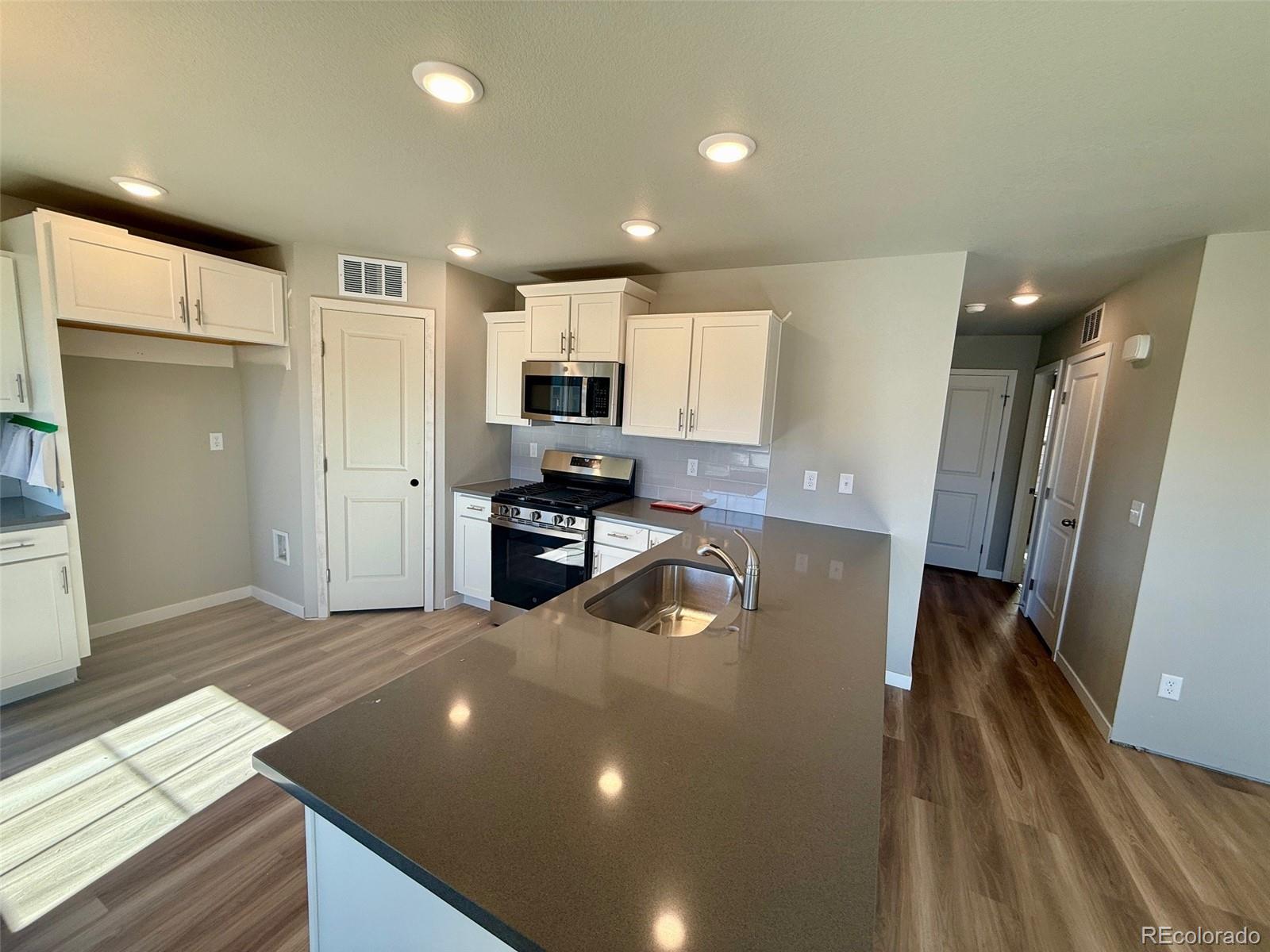 717 N Clubview Street