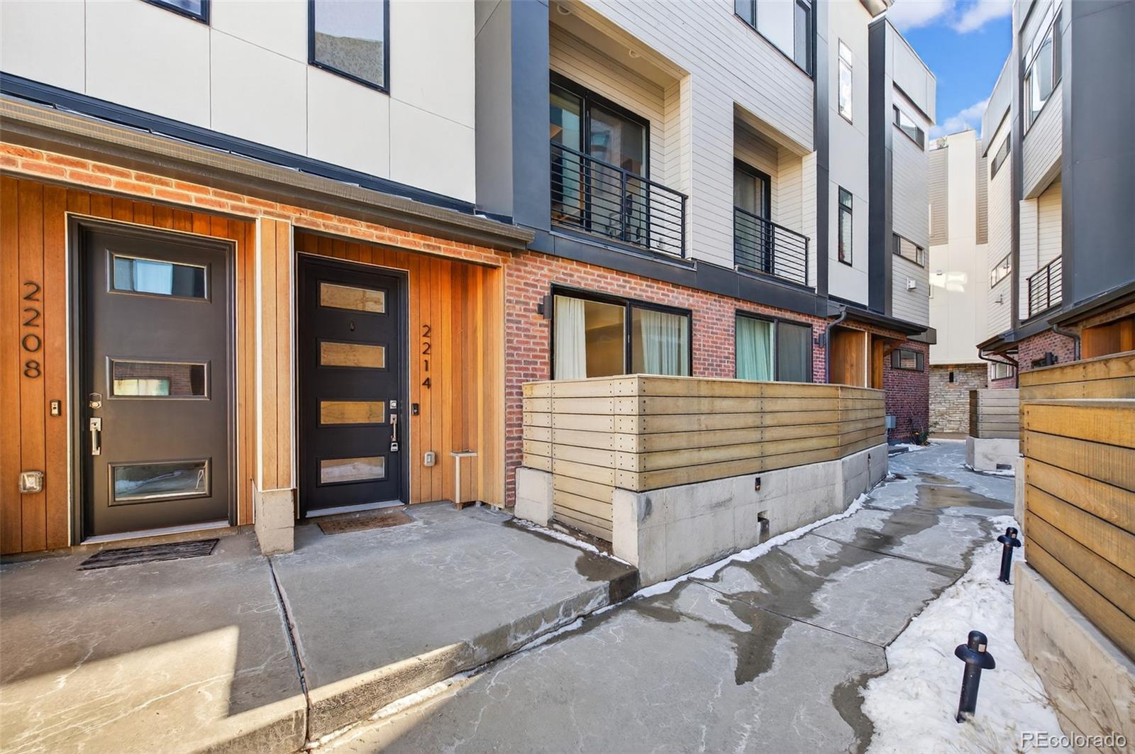 2214 W Powers Avenue