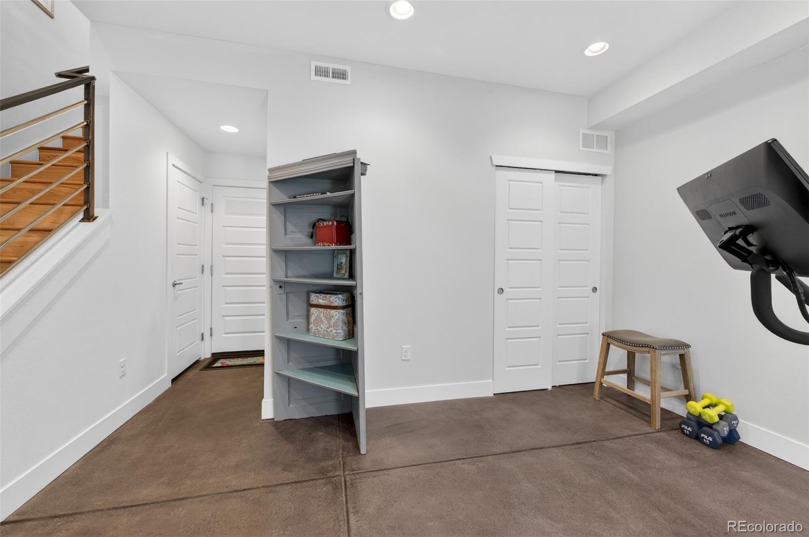 2214 W Powers Avenue