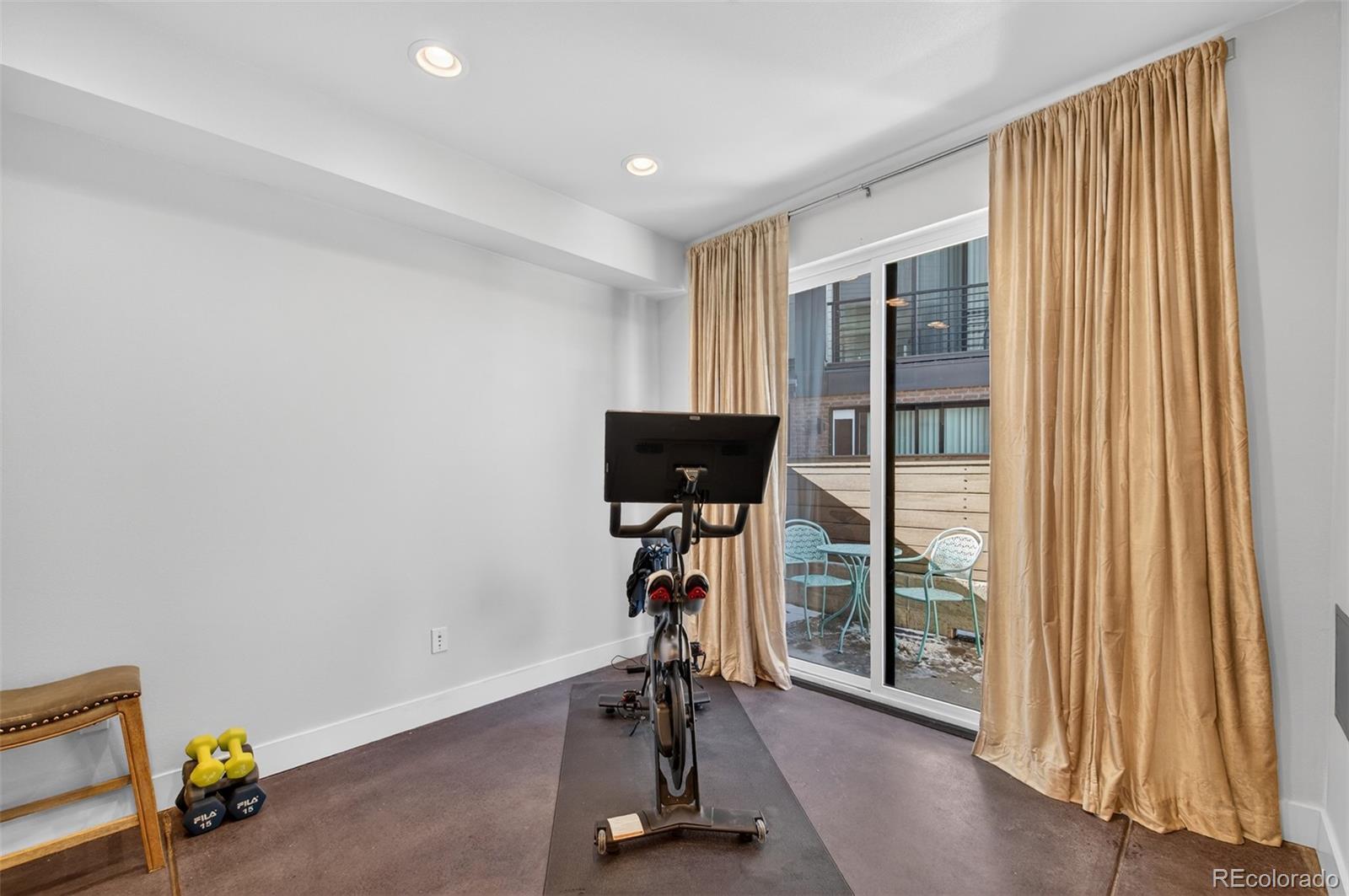 2214 W Powers Avenue