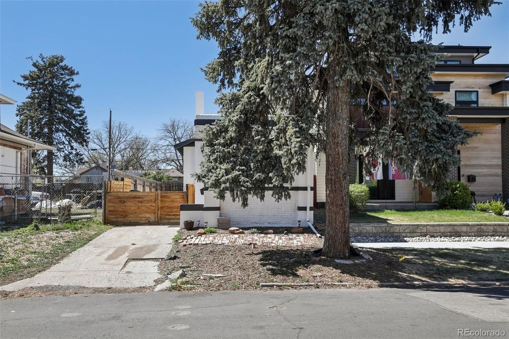 Photo of 2715 N Cook Street, Denver, CO 80205 (MLS # 1700824)