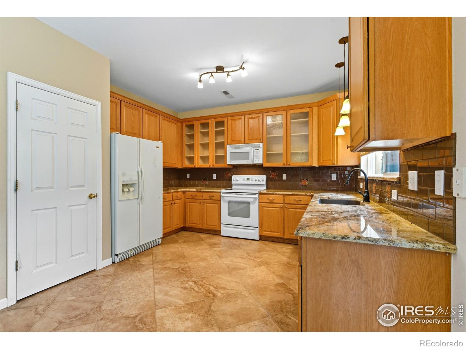 635 Elizabeth St Cir