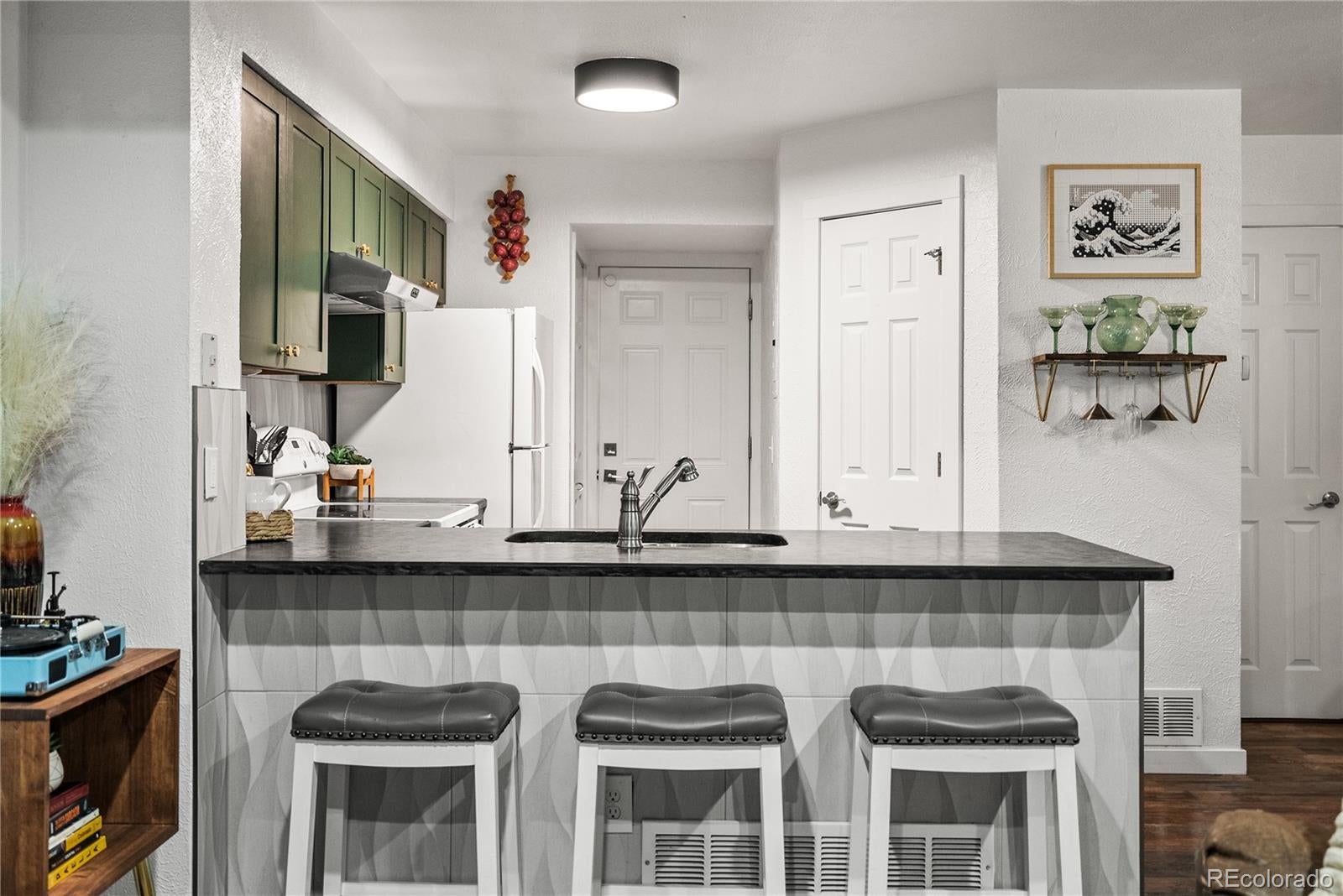 910 S Dahlia Street Unit A, Denver, CO 80246 — MLS #5442016 — photo 9 of 24