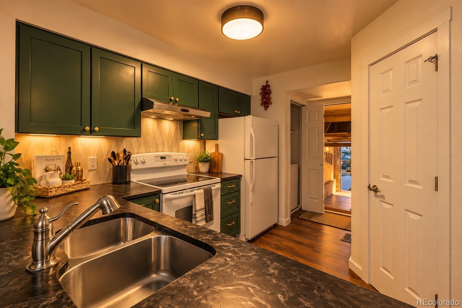 910 S Dahlia Street Unit A, Denver, CO 80246 — MLS #5442016 — photo 20 of 35
