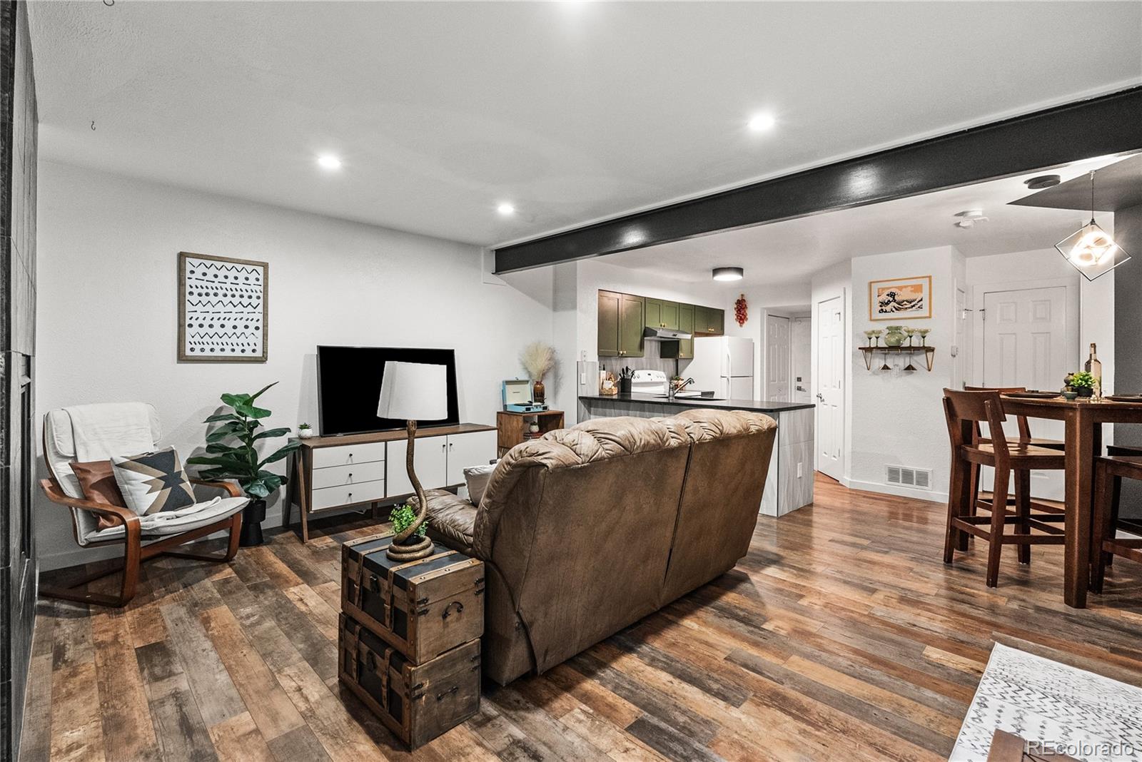 910 S Dahlia Street Unit A, Denver, CO 80246 — MLS #5442016 — photo 4 of 24