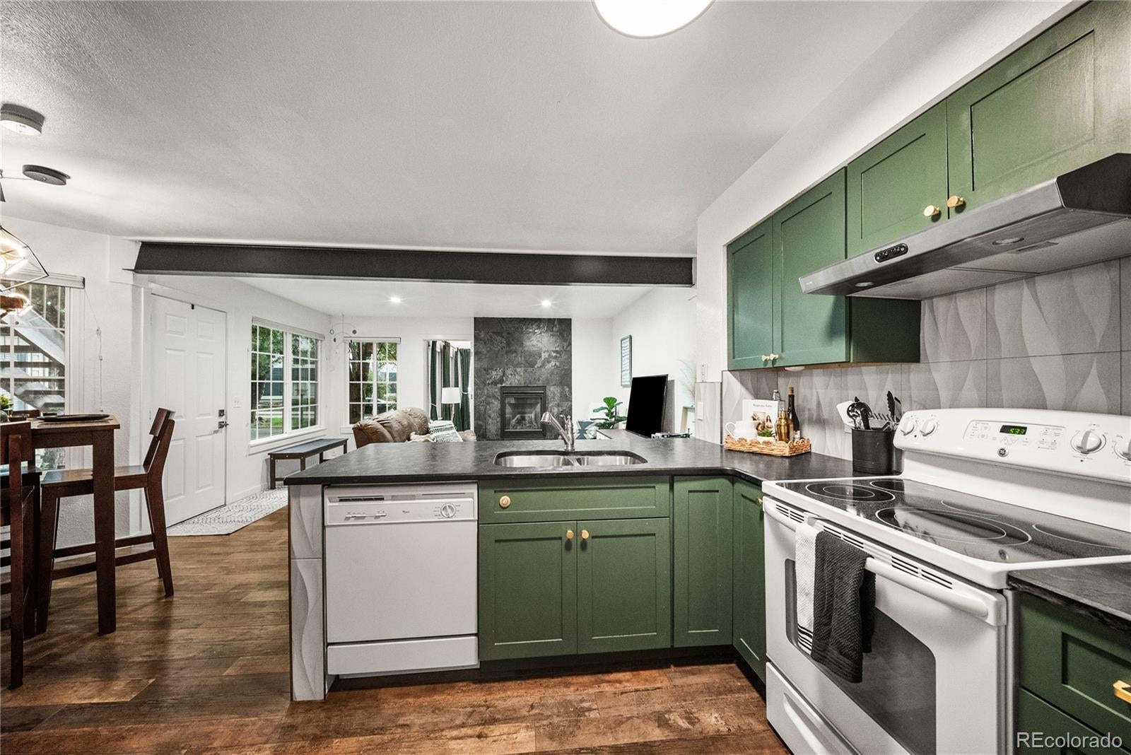 910 S Dahlia Street Unit A, Denver, CO 80246 — MLS #5442016 — photo 11 of 24