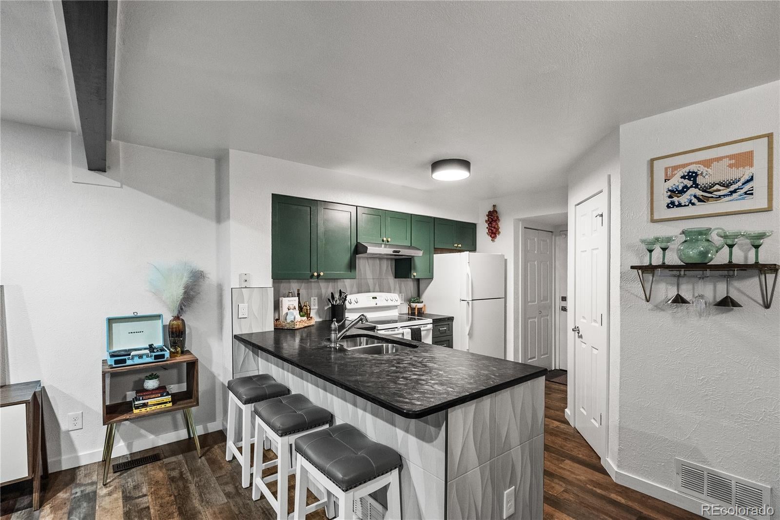 910 S Dahlia Street Unit A, Denver, CO 80246 — MLS #5442016 — photo 8 of 24
