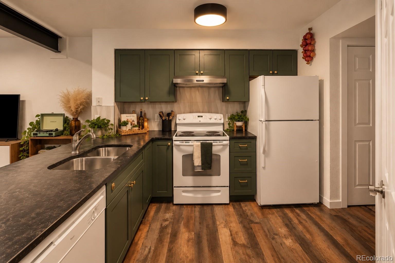 910 S Dahlia Street Unit A, Denver, CO 80246 — MLS #5442016 — photo 10 of 35