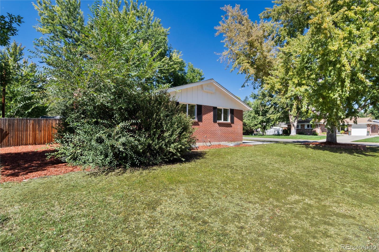 6885 Oak Way