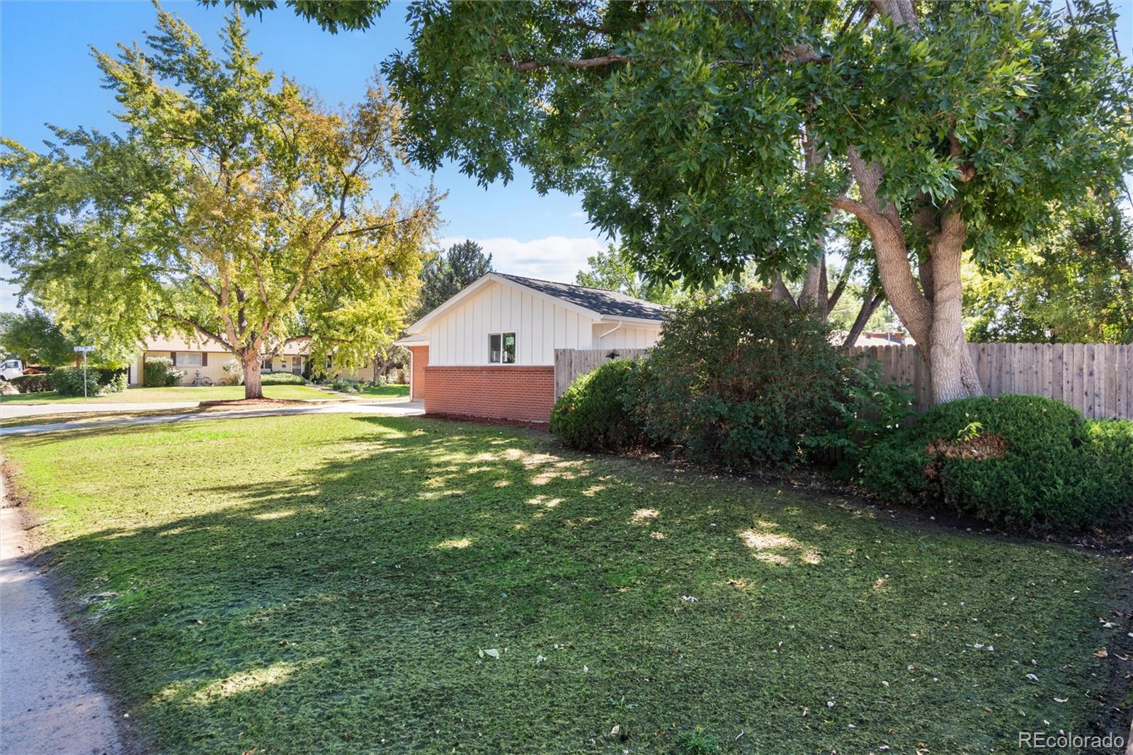 6885 Oak Way