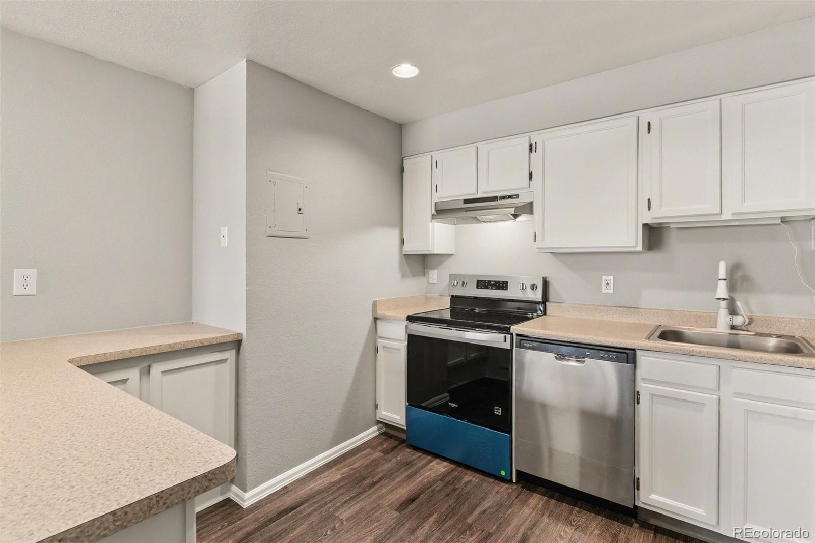 4899 S Dudley Street 8K