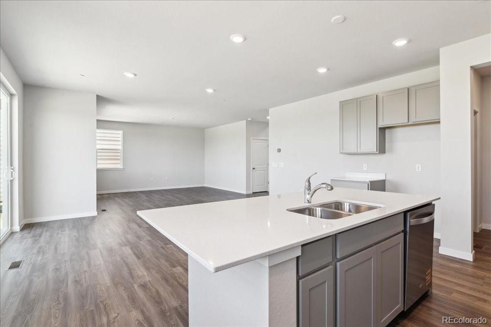 1431 Loraine Circle N