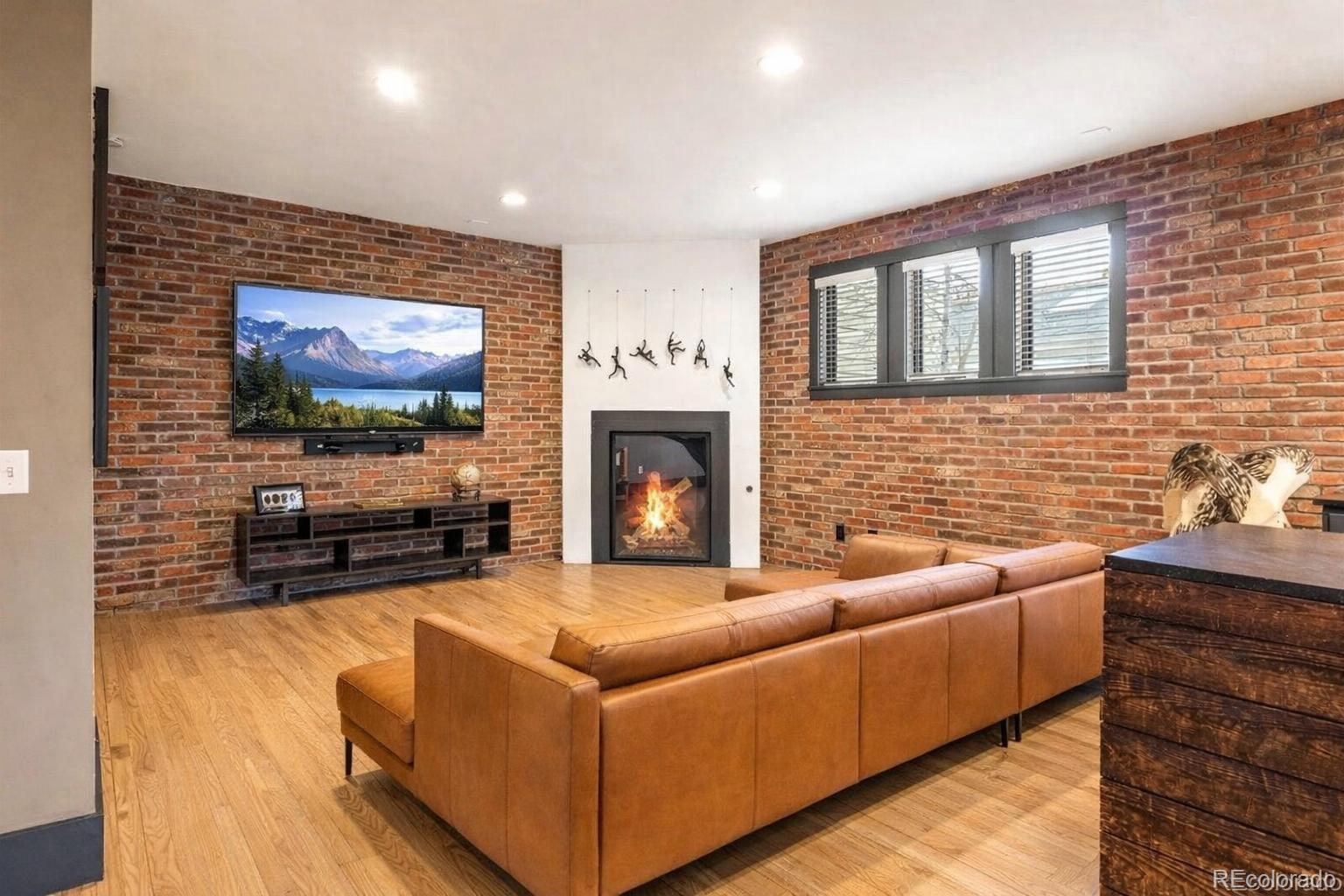 943 N Clarkson Street