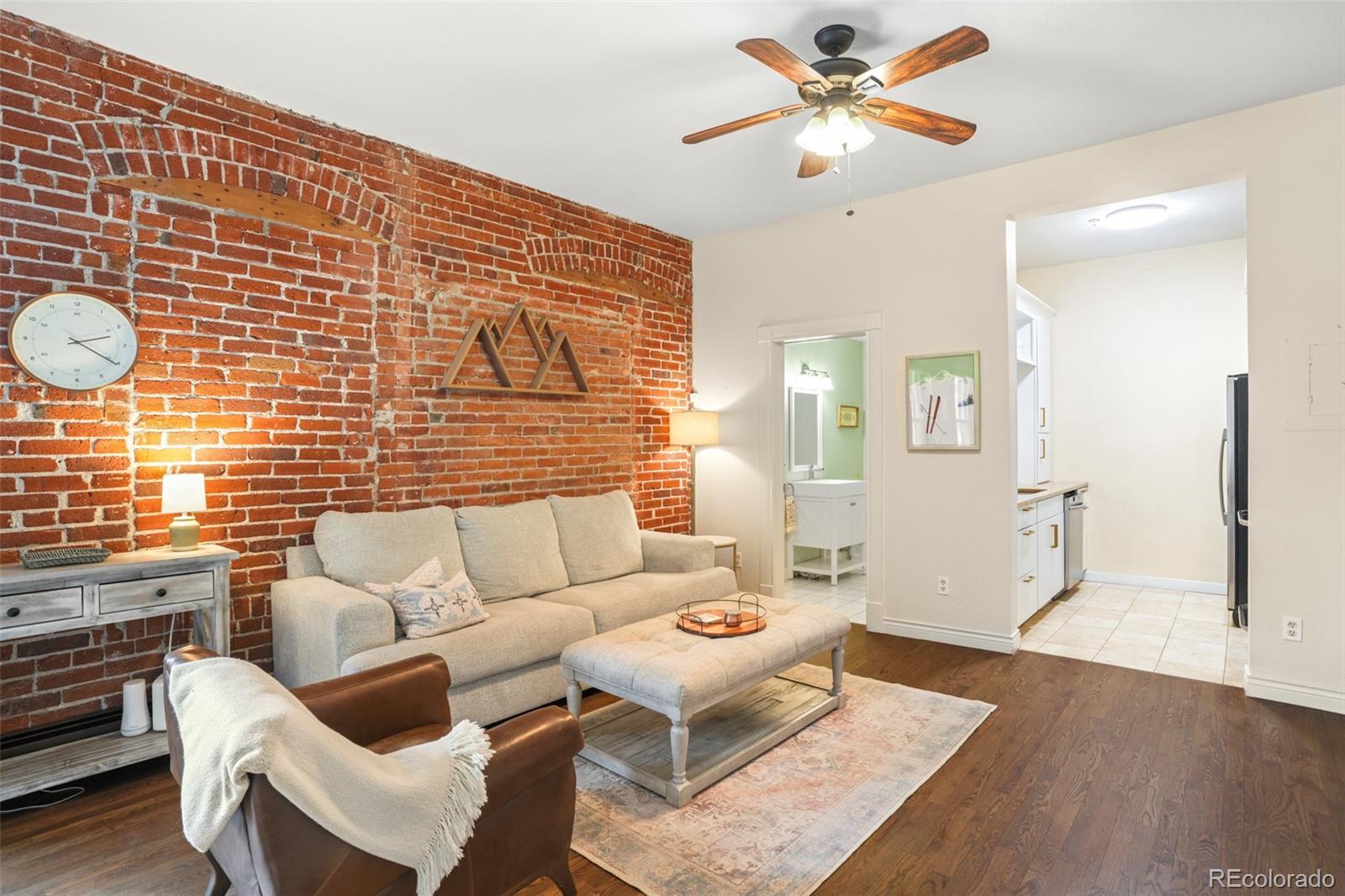 3249 W Fairview Place 111