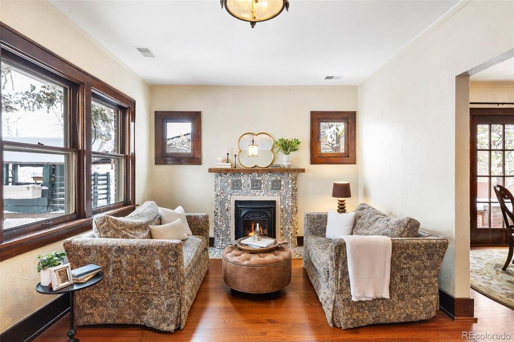 Photo of 917 Cook Street, Denver, CO 80206 (MLS # 2579168)