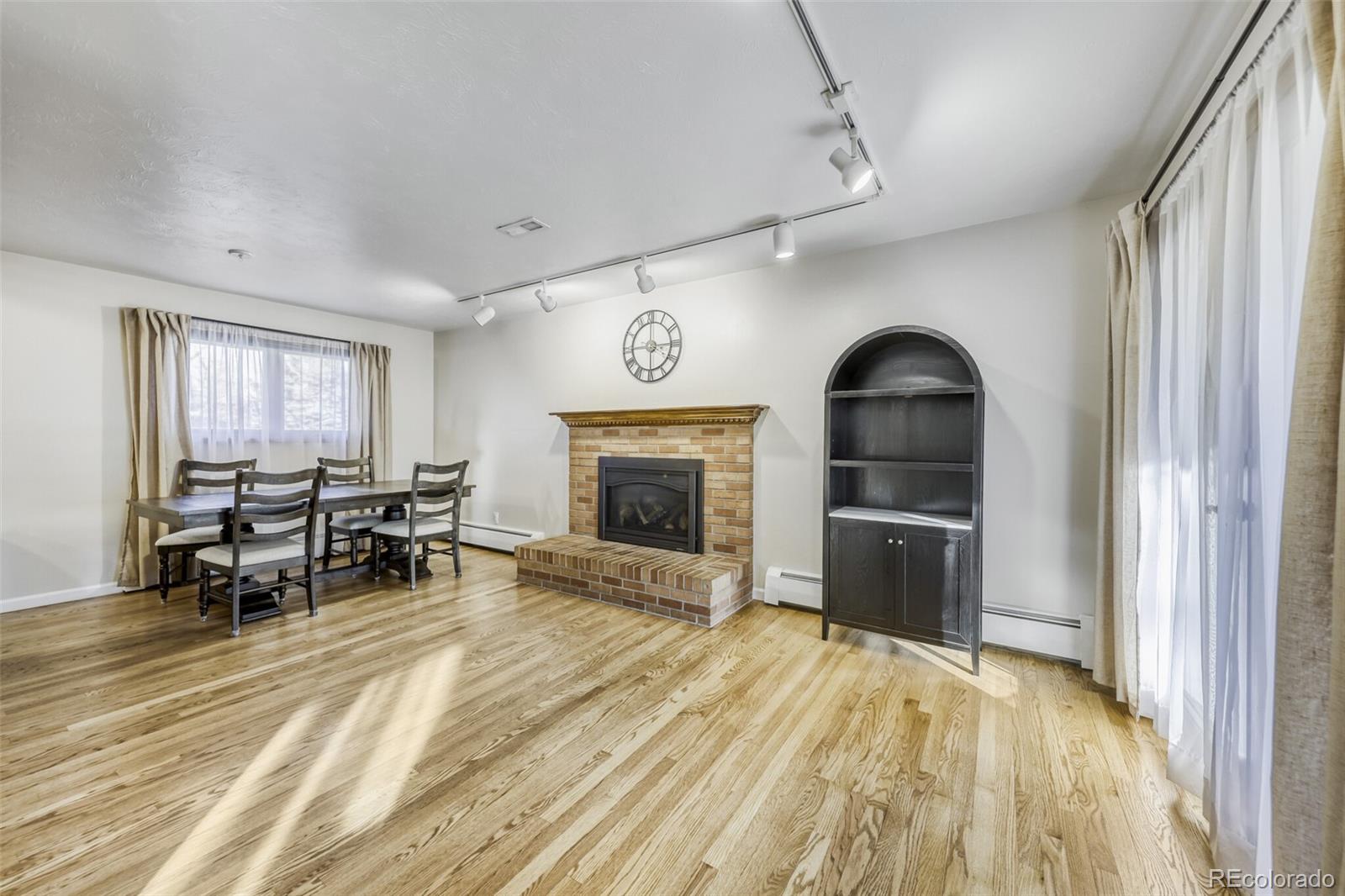 6903 S Prince Circle