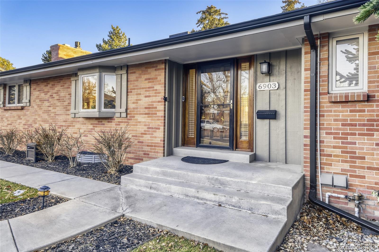 6903 S Prince Circle