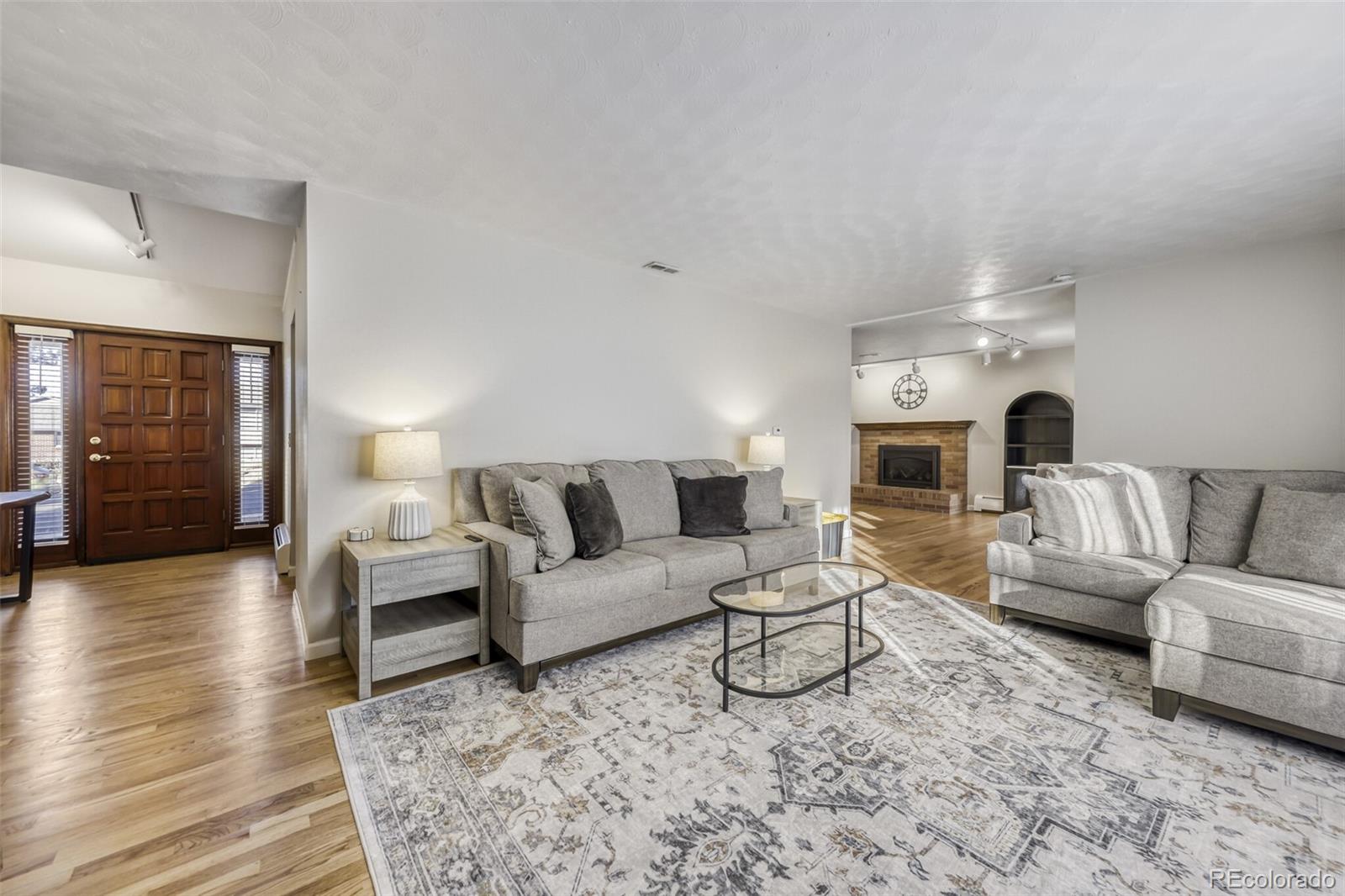 6903 S Prince Circle