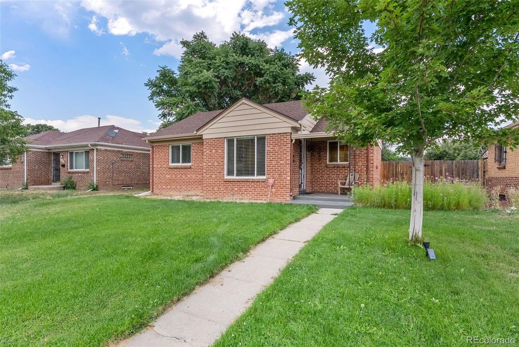 Photo of 3040 Jasmine Street, Denver, CO 80207 (MLS # 2579787)