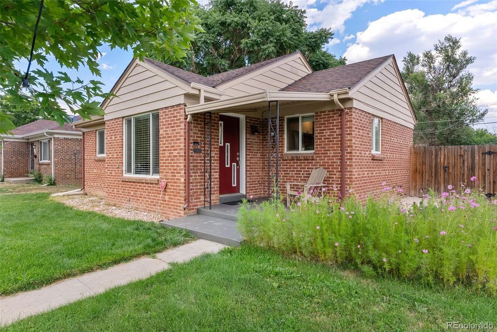 Photo of 3040 Jasmine Street, Denver, CO 80207 (MLS # 2579787)