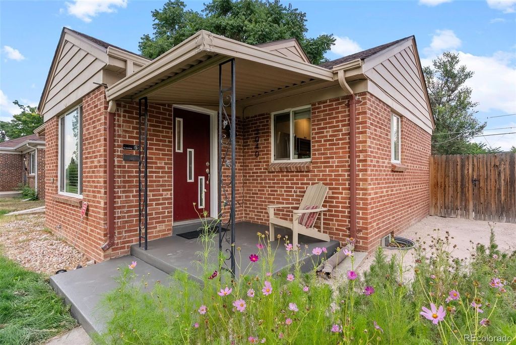 Photo of 3040 Jasmine Street, Denver, CO 80207 (MLS # 2579787)