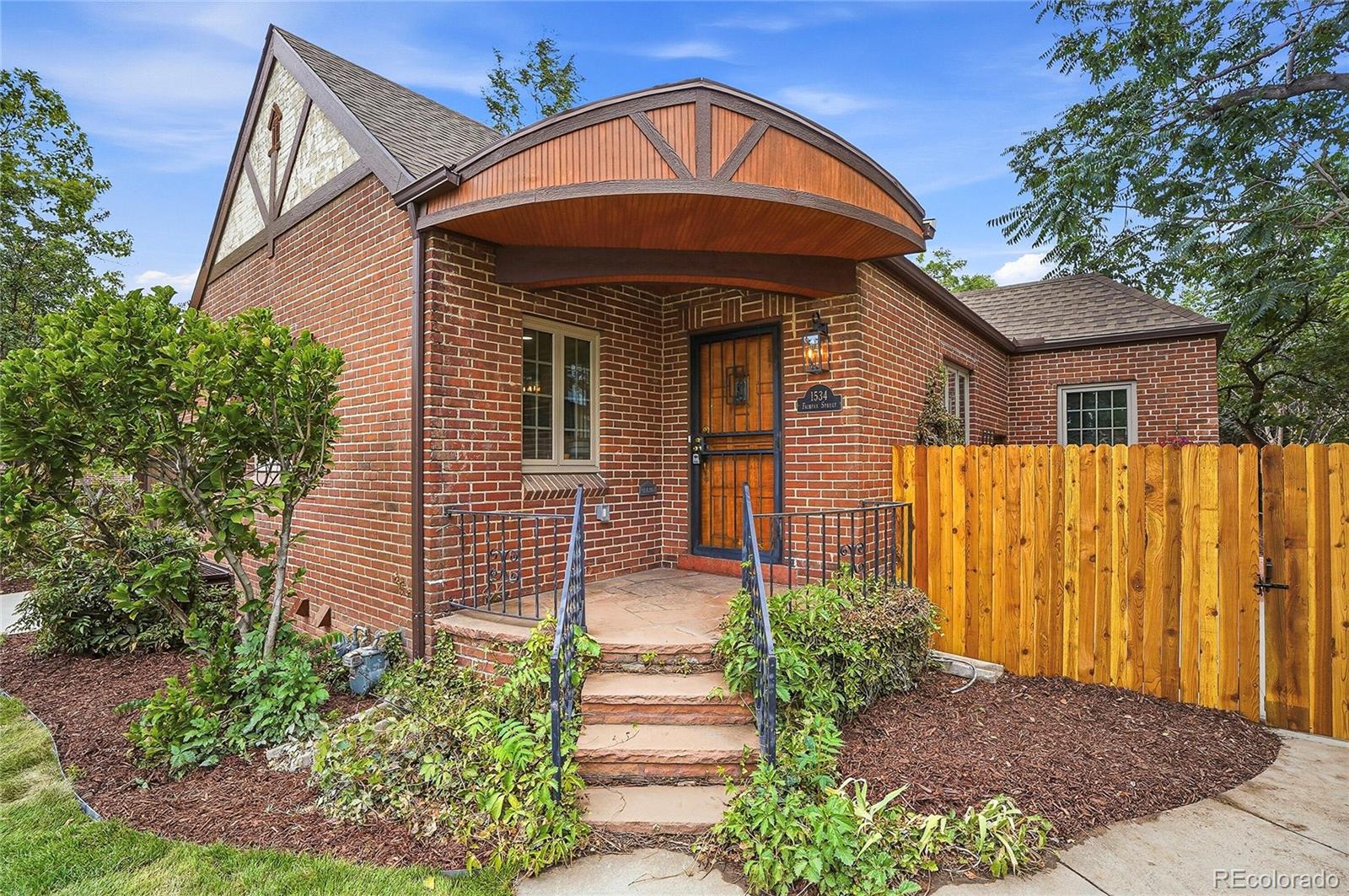 1534 Fairfax Street