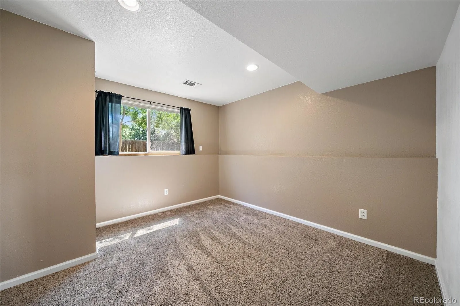 Thornton, Colorado 80233, United States, 4 Bedrooms Bedrooms, ,2 BathroomsBathrooms,Residential,Active,166922