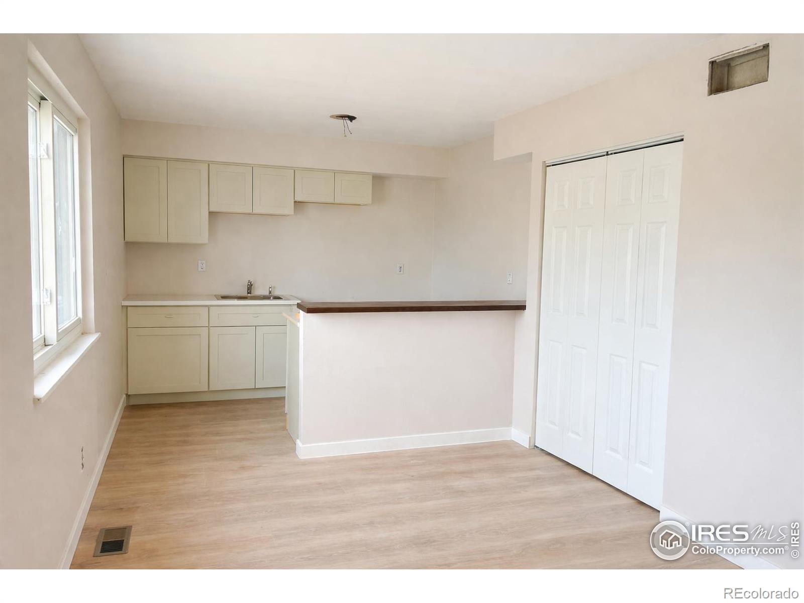 3354 S Flower Street 12