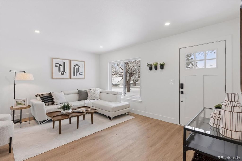 Photo of 1404 W Lake Avenue, Littleton, CO 80120 (MLS # 2845215)