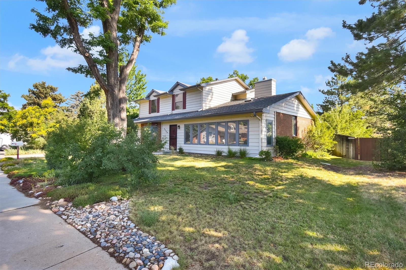2460 S Moline Way