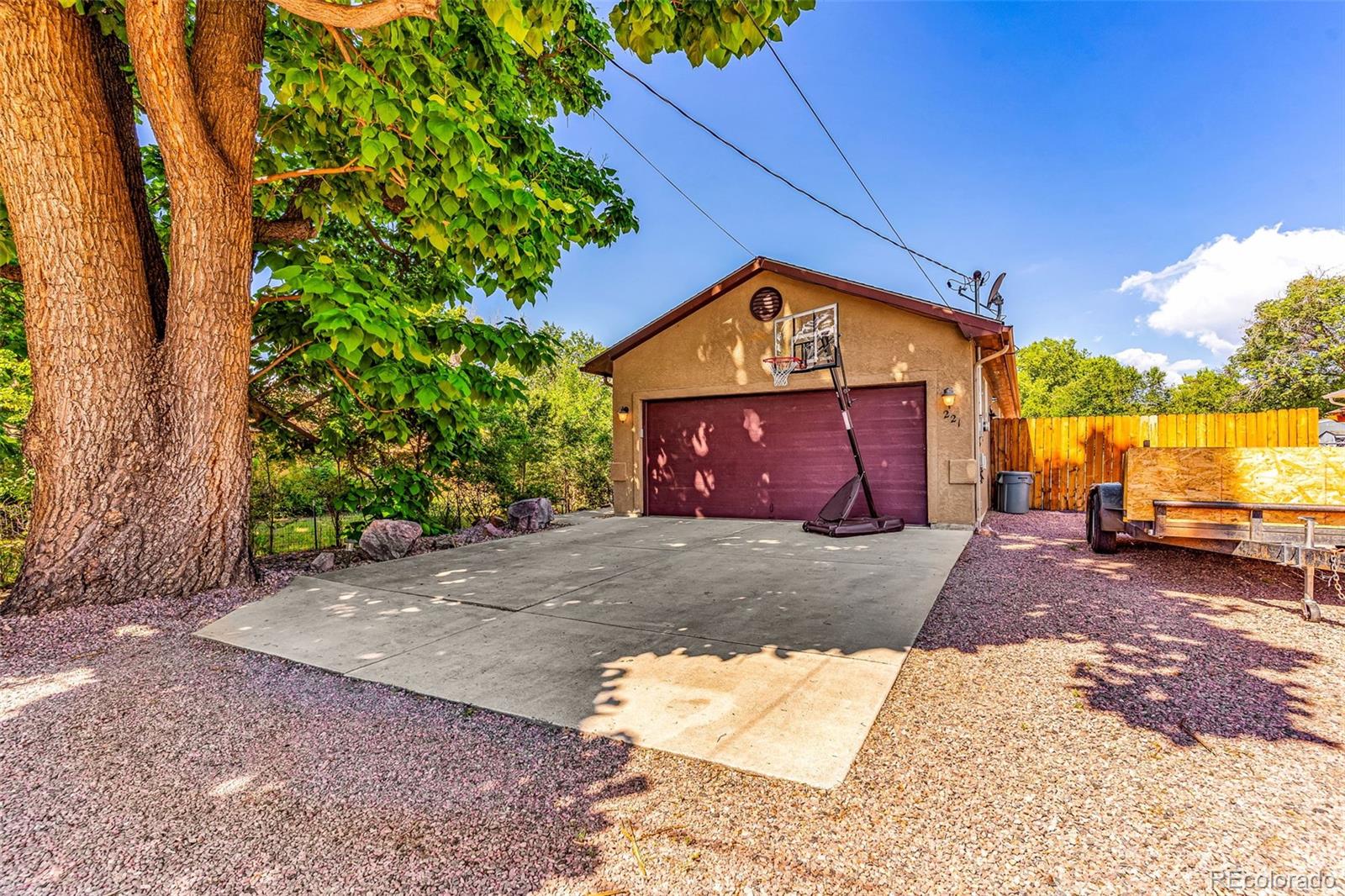 221 Del Rey Avenue