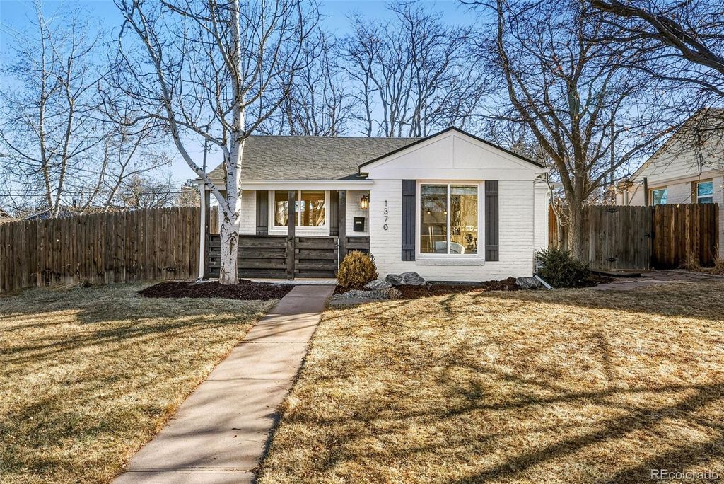 Photo of 1370 Rosemary Street, Denver, CO 80220 (MLS # 6661149)