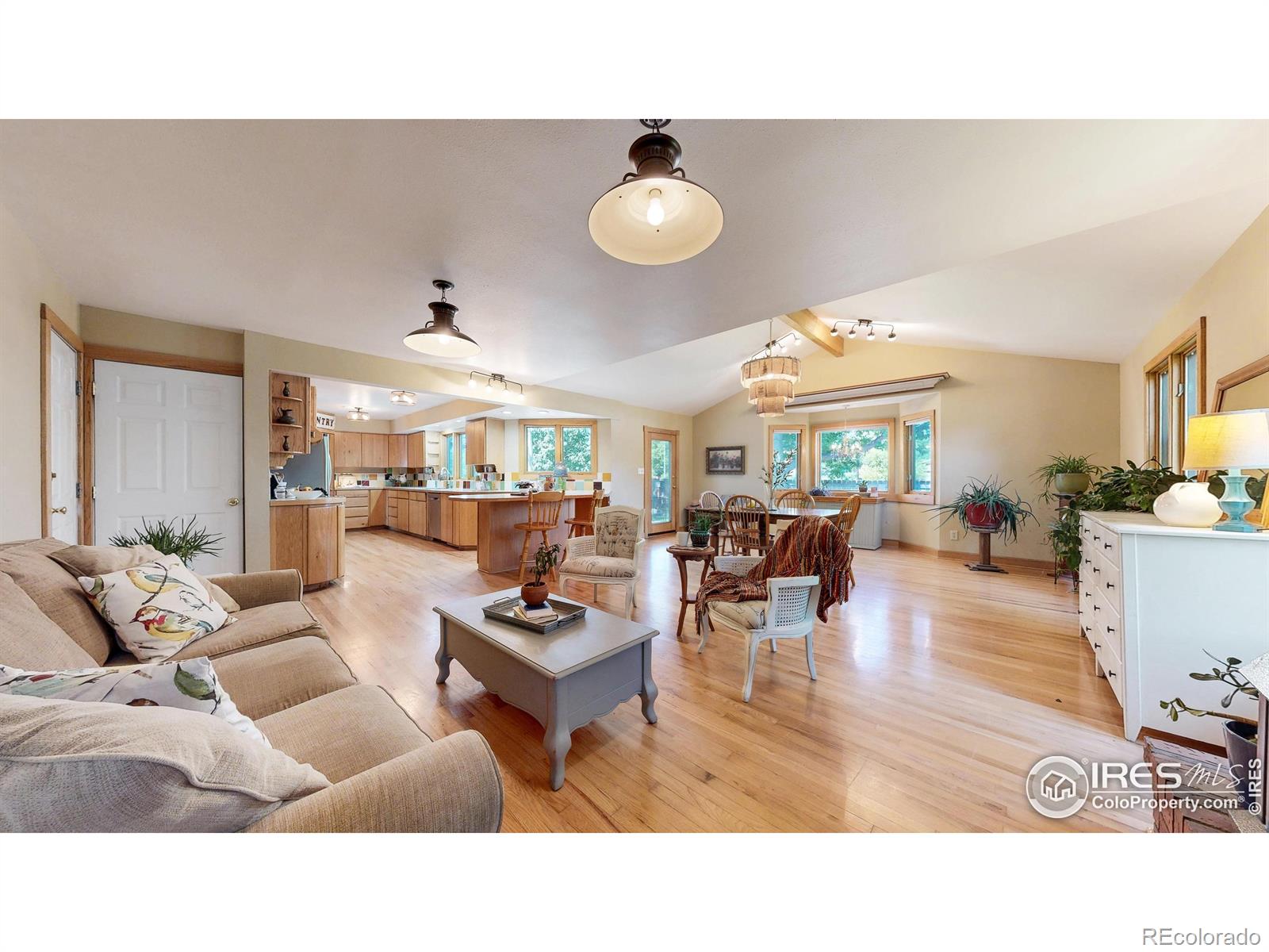 2319 Cotswold Court
