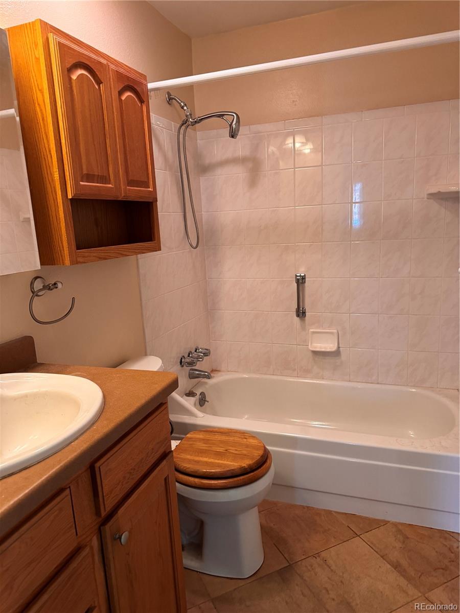 1550 S Bahama Street