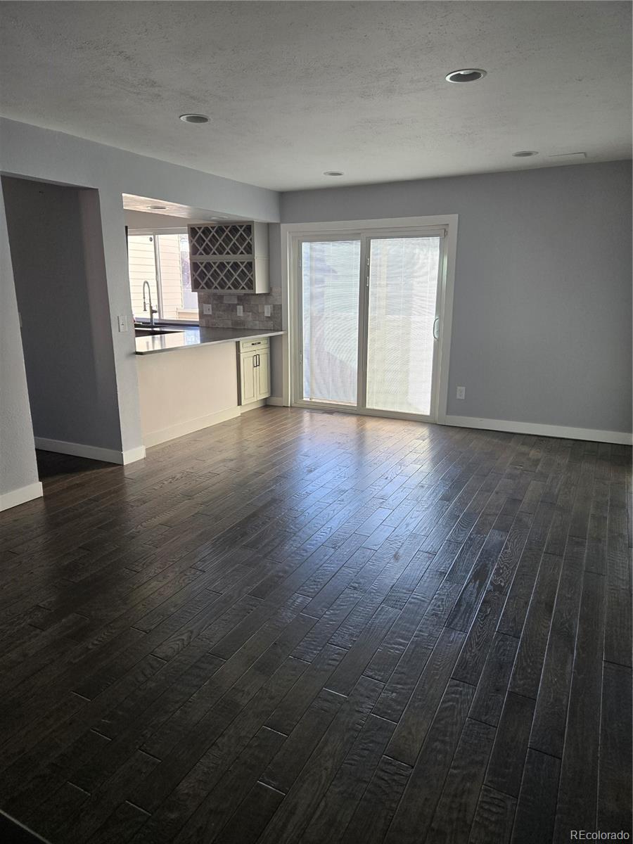 1050 S Monaco Parkway 25