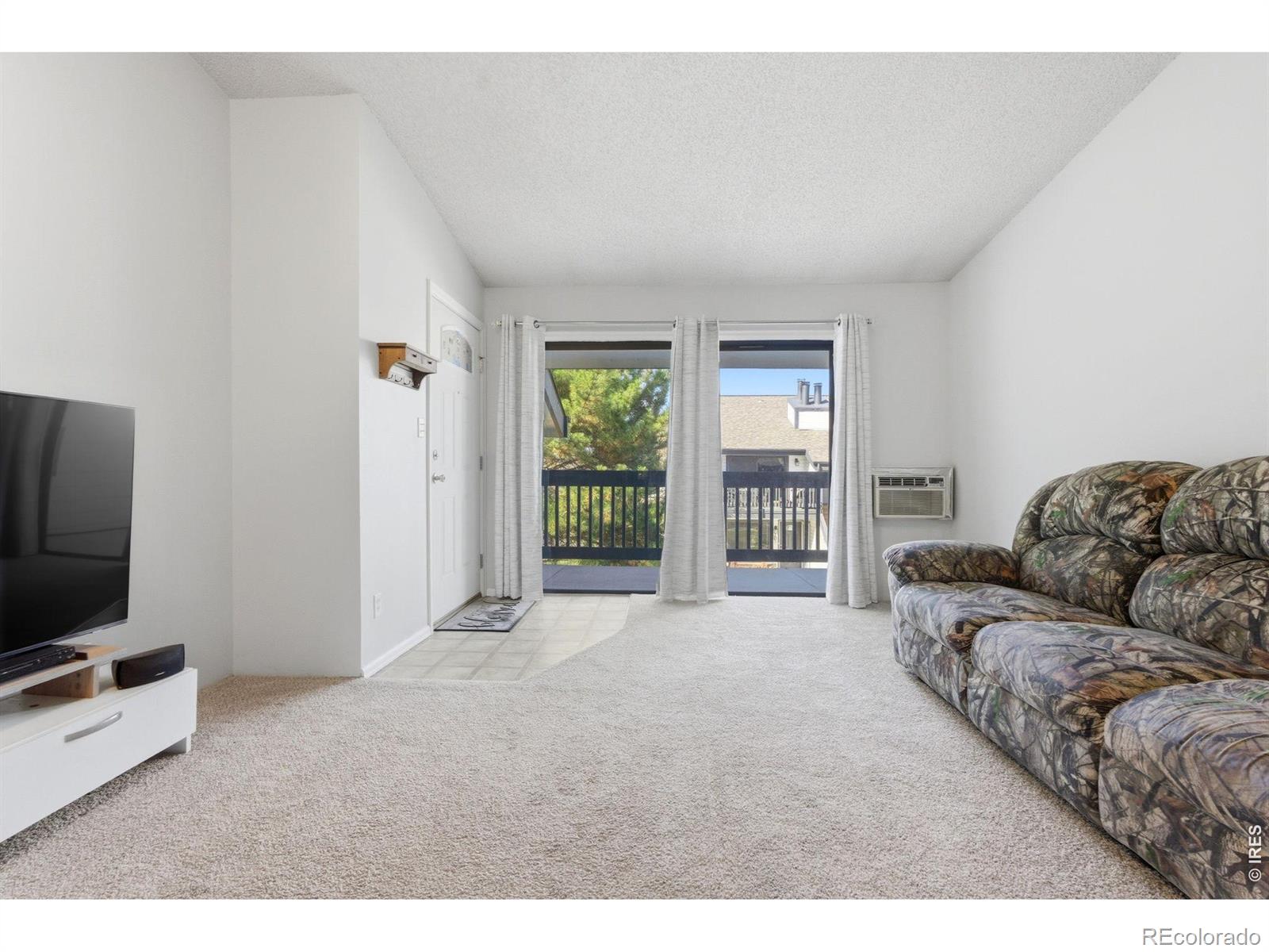 532 Oakwood Drive E207