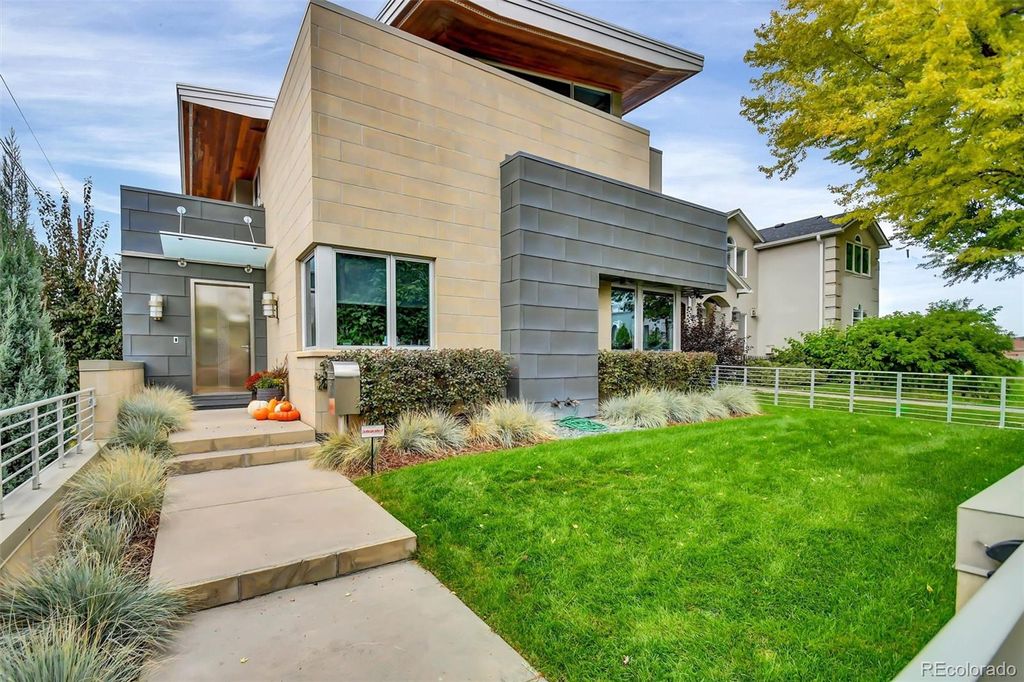 Photo of 301 Monroe Street, Denver, CO 80206 (MLS # 1721583)