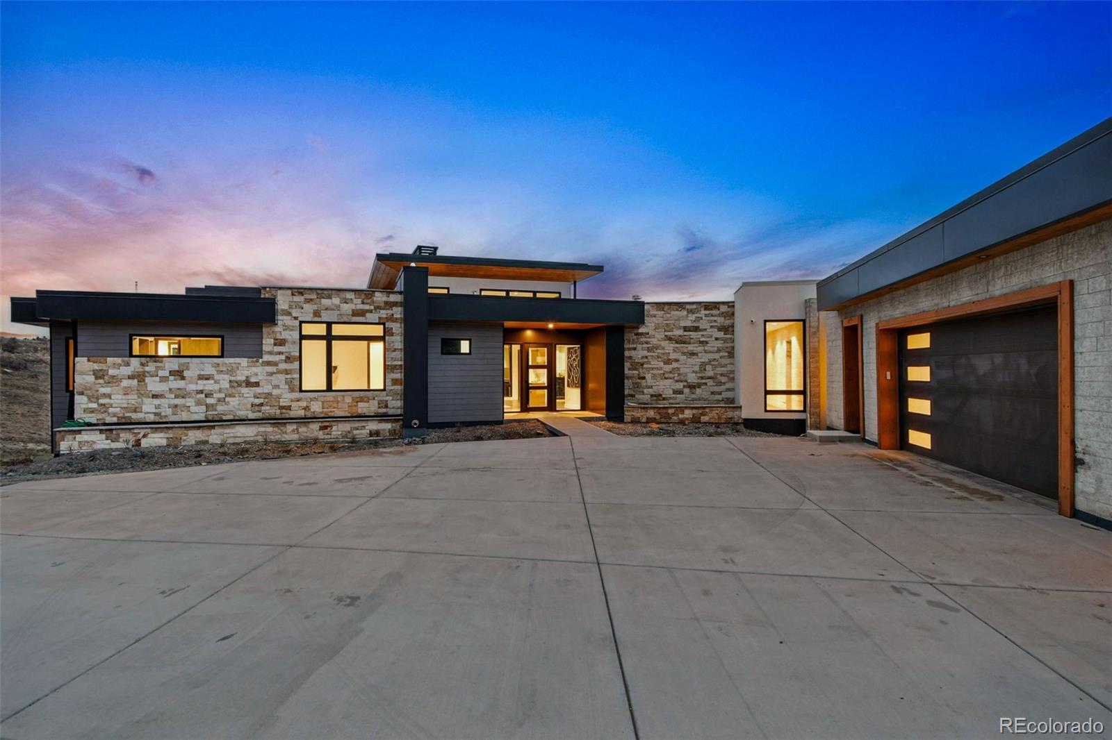 545 Strada Rossa Road