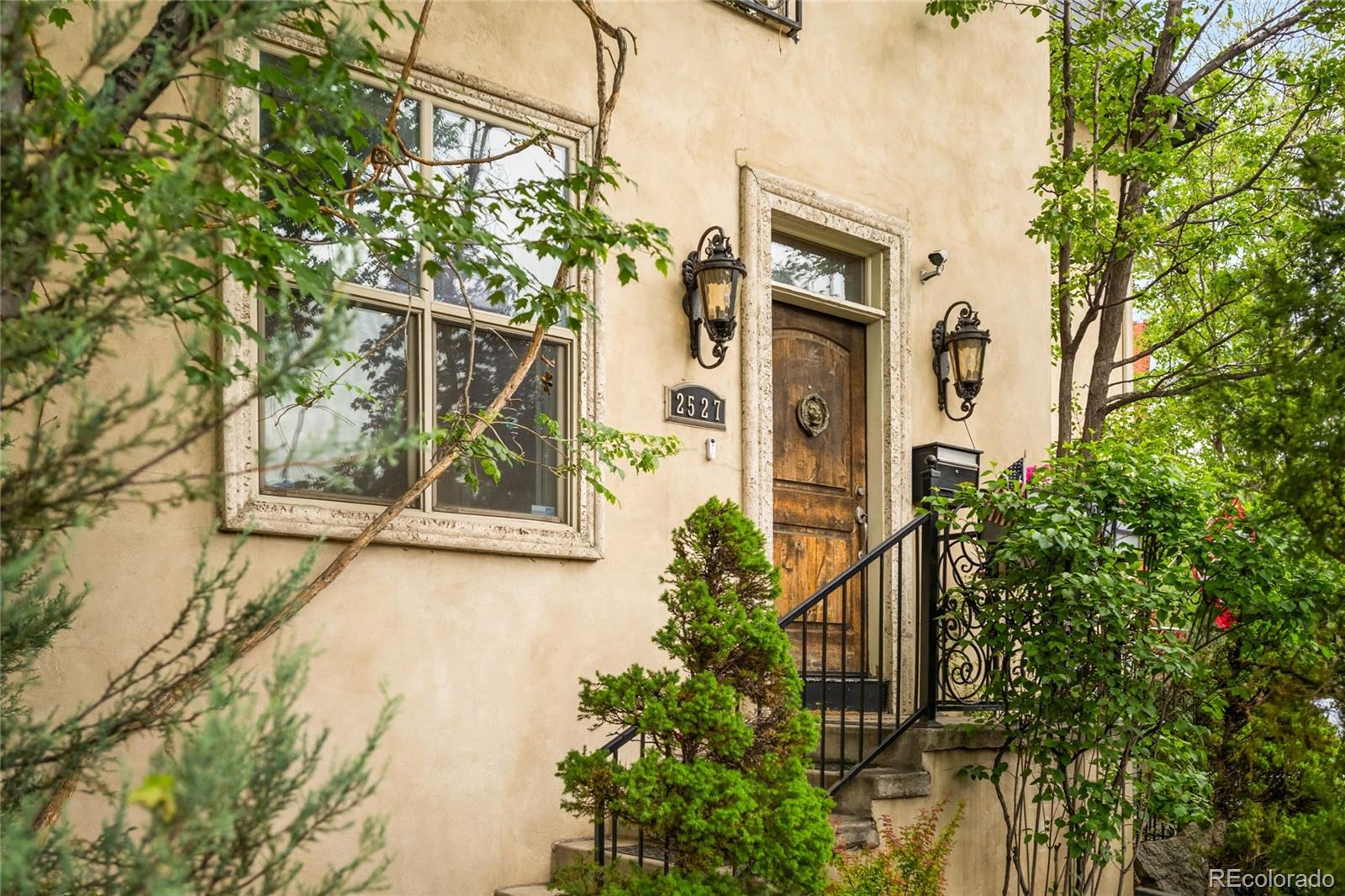 2527 Tremont Place