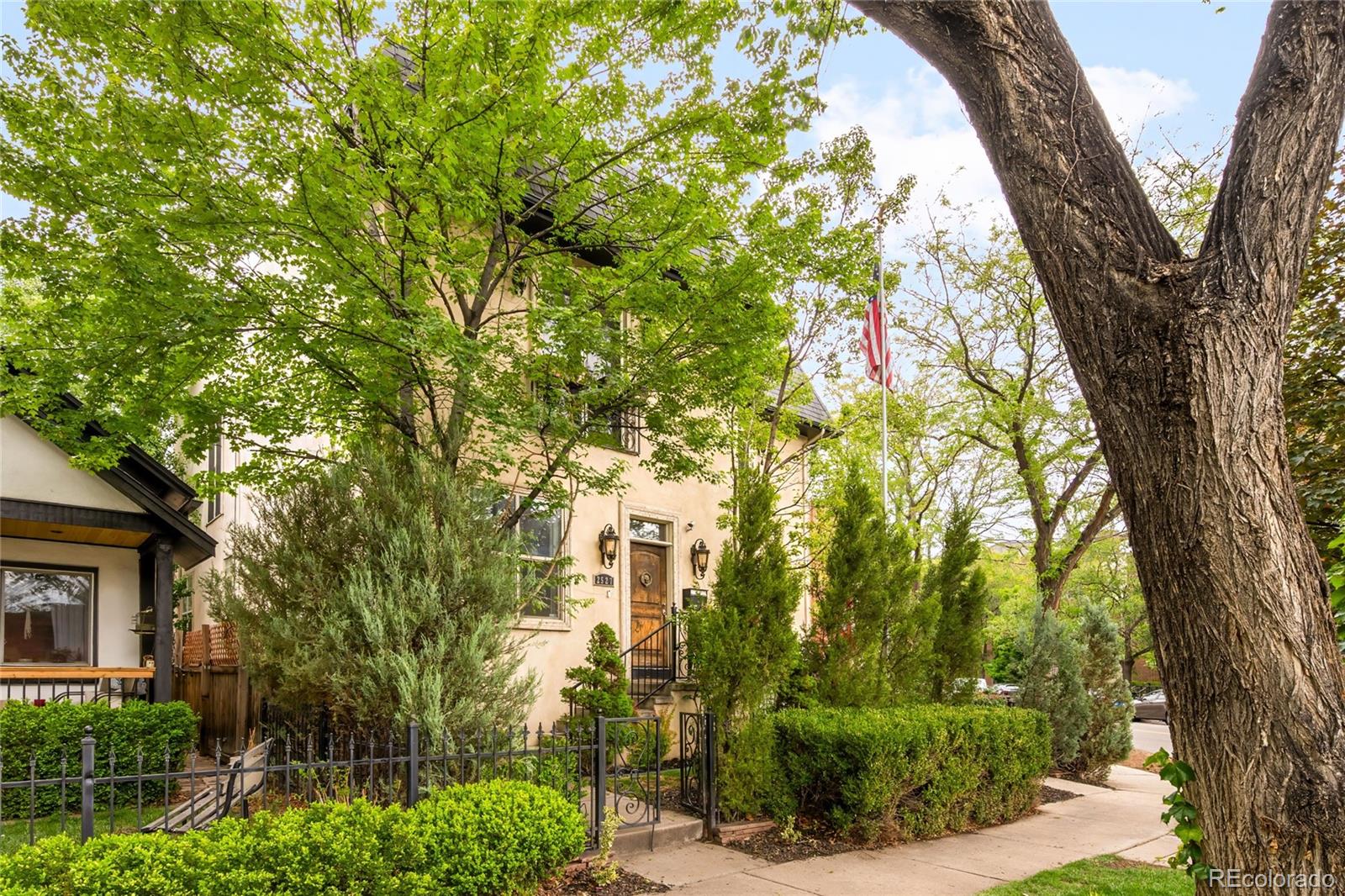 2527 Tremont Place