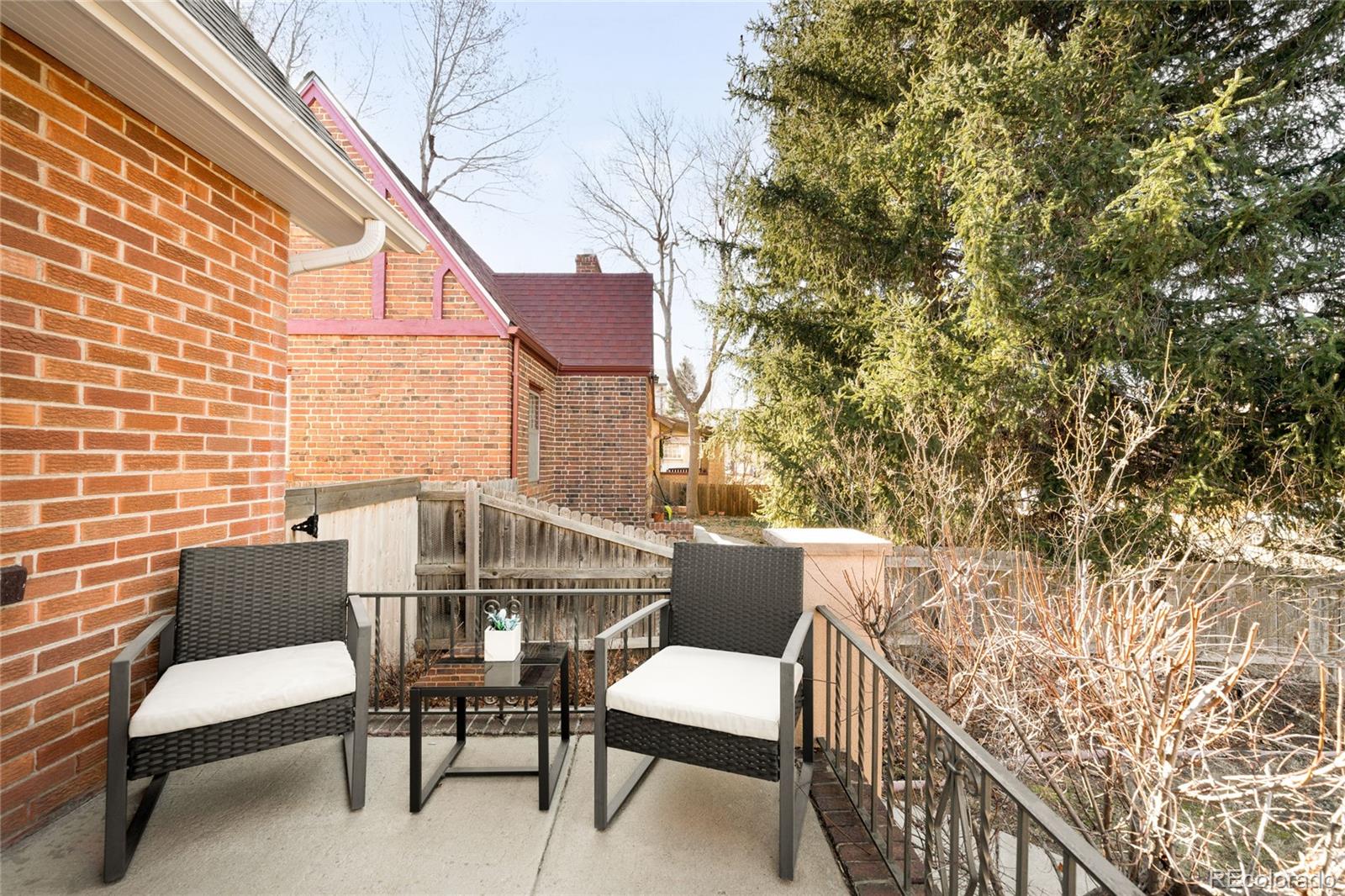 2390 N Glencoe Street