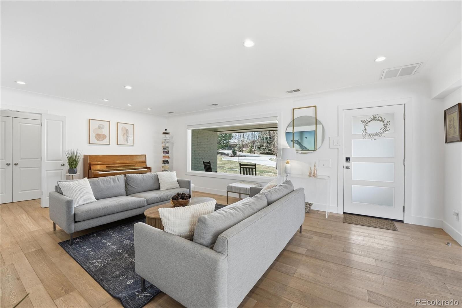 5420 Lakeshore Drive