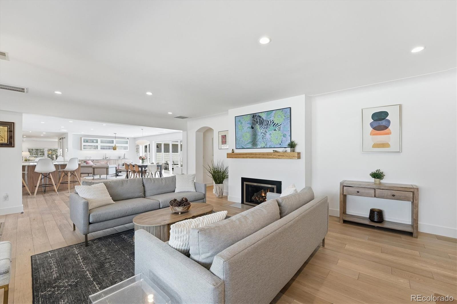 5420 Lakeshore Drive