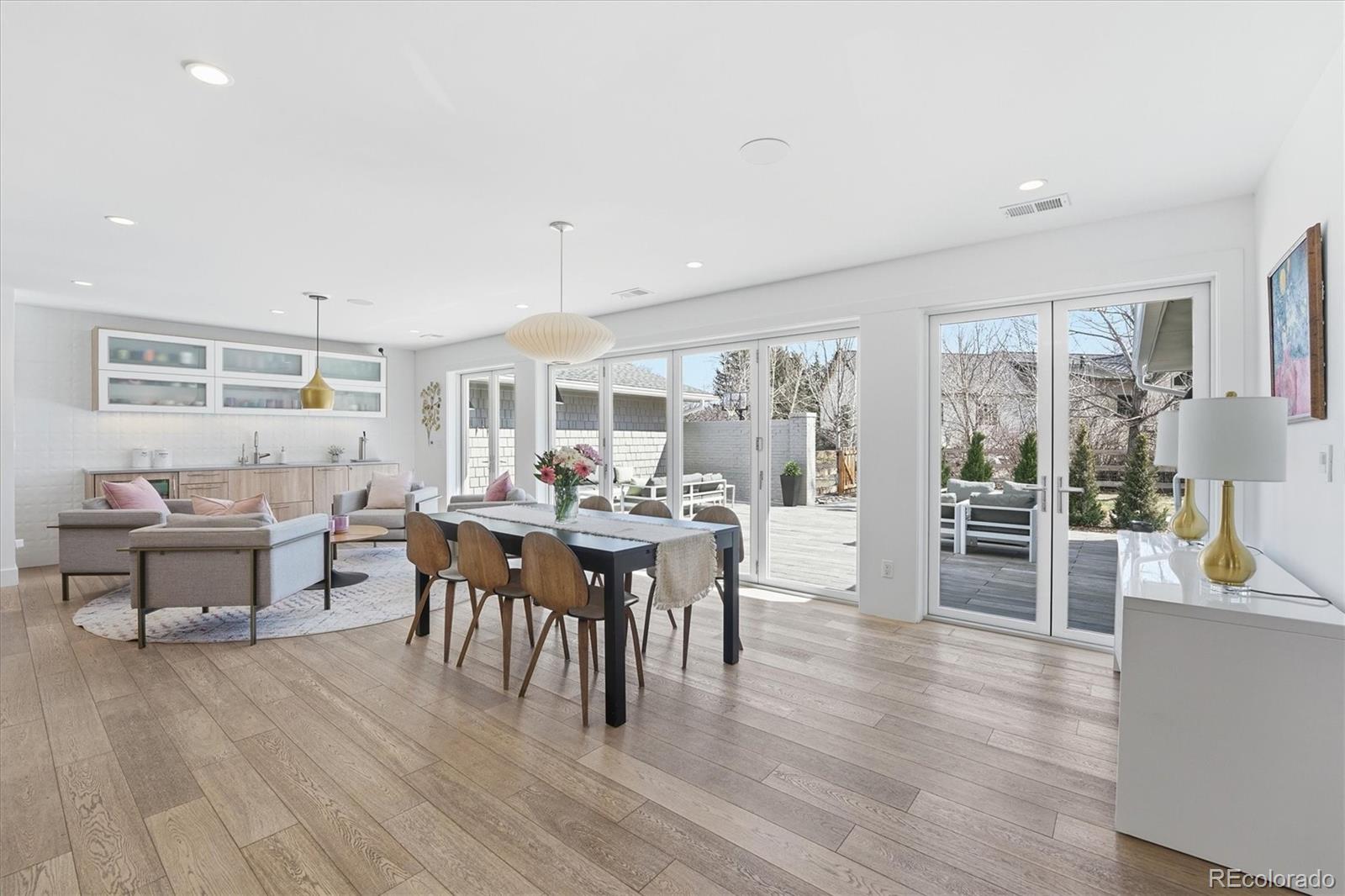 5420 Lakeshore Drive