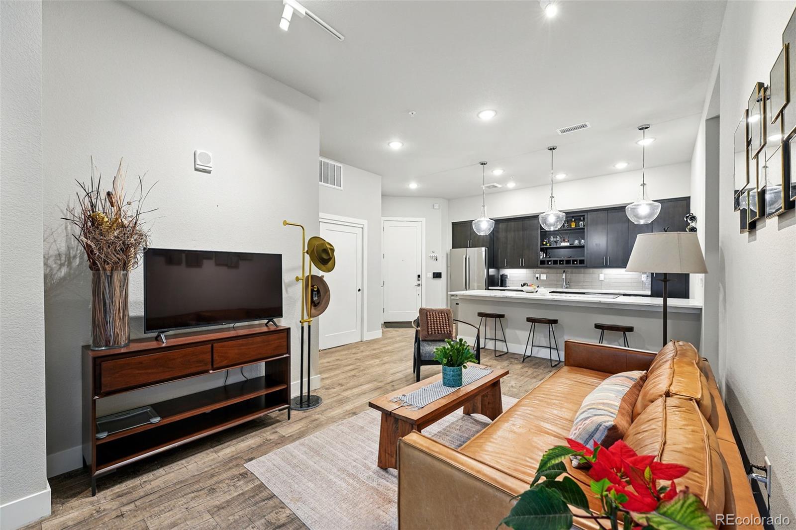 6619 E Lowry Boulevard 101